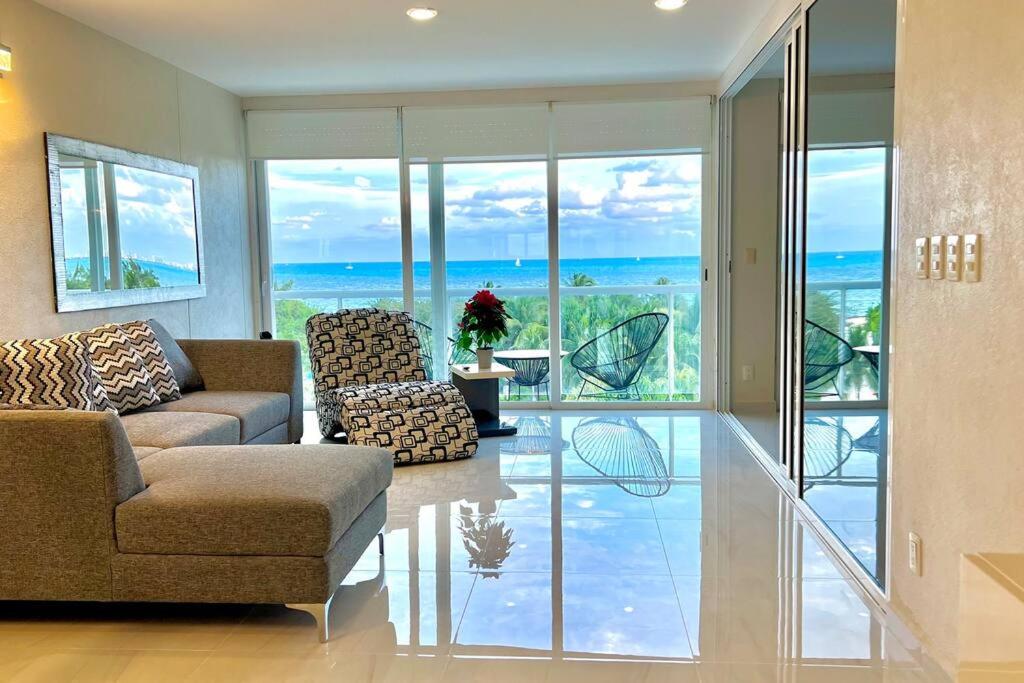 Luxury Oceanfront Condo Amara